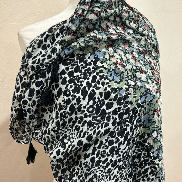 Urban Outfitters Pins & Needles 100% Cotton Tassel Fringe Infinity Scarf / Swim - Picture 5 of 6